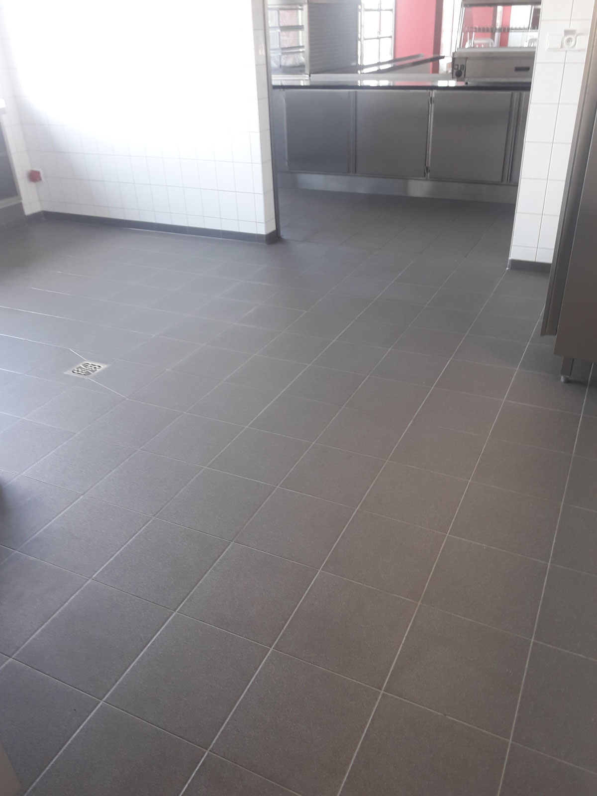 Doczyszczona posadzka przemysłowa